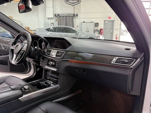 Used 2014 Mercedes-Benz E 350 4MATIC Sedan image 17