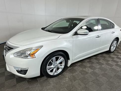 Used 2015 Nissan Altima 2.5 SV w/ Convenience Package FWD image 6