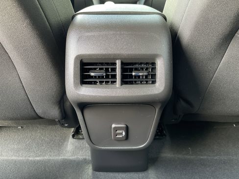 Used 2023 Chevrolet Equinox LT image 36