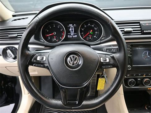 Used 2018 Volkswagen Passat 2.0T image 27