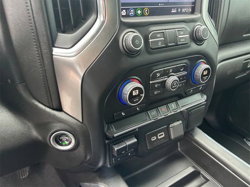 Used 2022 Chevrolet Silverado 2500 LT w/ Convenience Package image 17