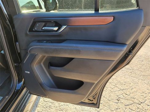 Used 2025 GMC Yukon Denali image 11