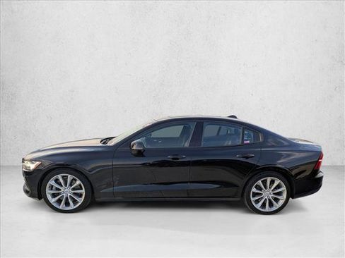 Used 2020 Volvo S60 T6 Momentum w/ Protection Package Premier image 9