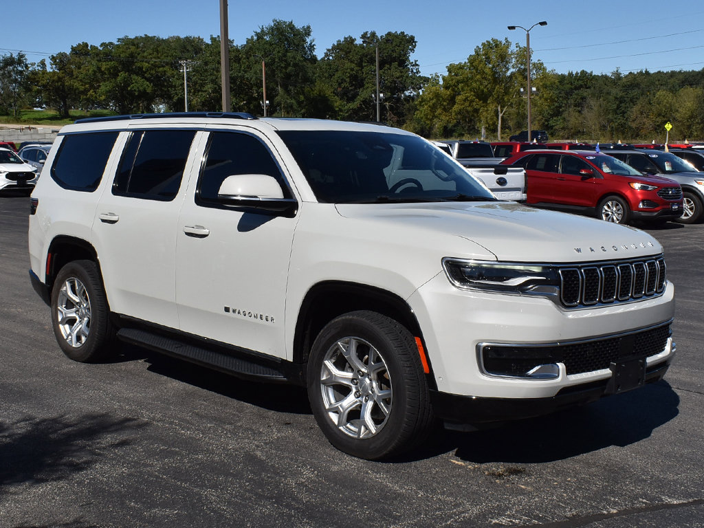 Used 2022 Jeep Wagoneer Series I w/ Premium Group I AWD/4WD image 3