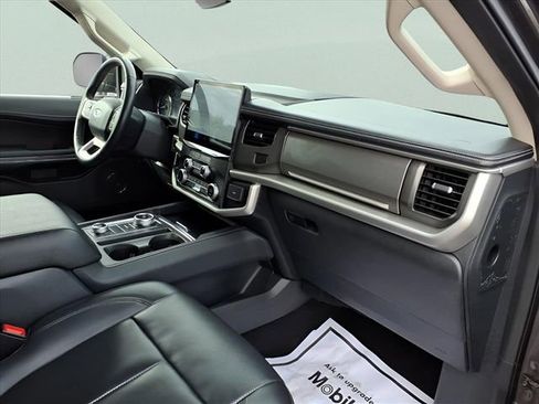 Used 2024 Ford Expedition Max XLT image 22