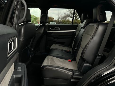 Used 2017 Ford Explorer XLT w/ Equipment Group 202A image 12