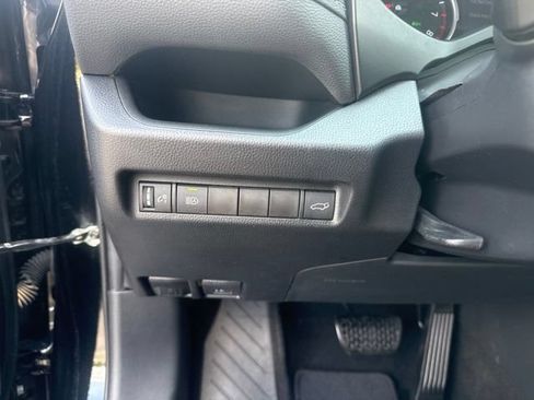 Used 2019 Toyota RAV4 XLE w/ Convenience Package FWD image 26