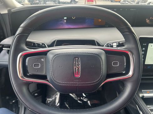 Used 2025 Lincoln Nautilus Reserve AWD/4WD image 17