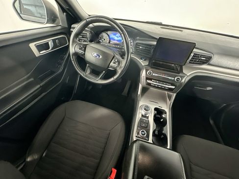 Used 2020 Ford Explorer XLT AWD/4WD image 9
