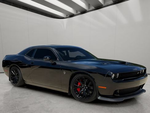 Used 2016 Dodge Challenger SRT Hellcat RWD image 9