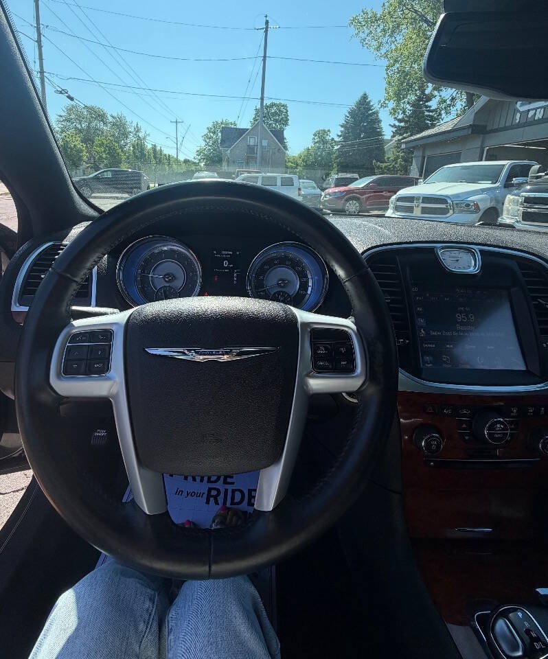 Used 2014 Chrysler 300 RWD image 21