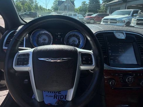 Used 2014 Chrysler 300 RWD image 21