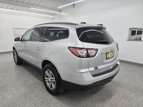 Used 2017 Chevrolet Traverse LT FWD image 4