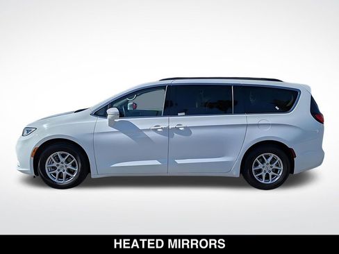 Used 2022 Chrysler Pacifica Touring-L FWD image 2