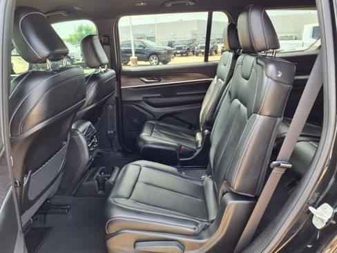Used 2025 Jeep Grand Cherokee L Limited w/ Black Appearance Package RWD image 21