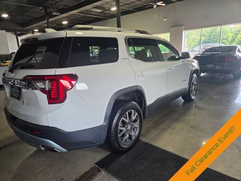 Used 2023 GMC Acadia SLE w/ Driver Convenience Package FWD image 3