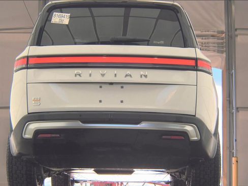 Used 2023 Rivian R1S Adventure image 5