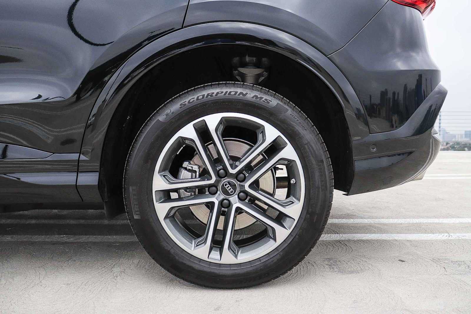 Used 2025 Audi Q5 Premium w/ Convenience Package AWD/4WD image 13