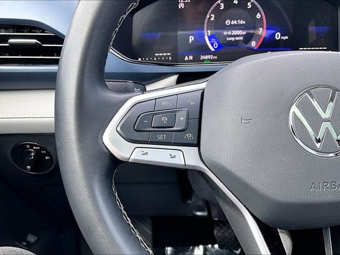 Used 2024 Volkswagen Taos SE image 17