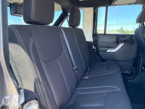Used 2015 Jeep Wrangler Unlimited Sahara w/ Connectivity Group AWD/4WD image 24