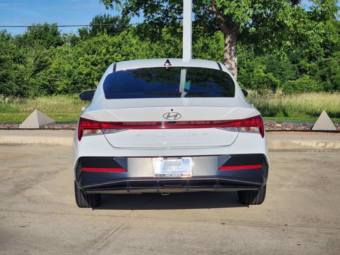 Used 2024 Hyundai Elantra SEL w/ Convenience Package FWD image 6