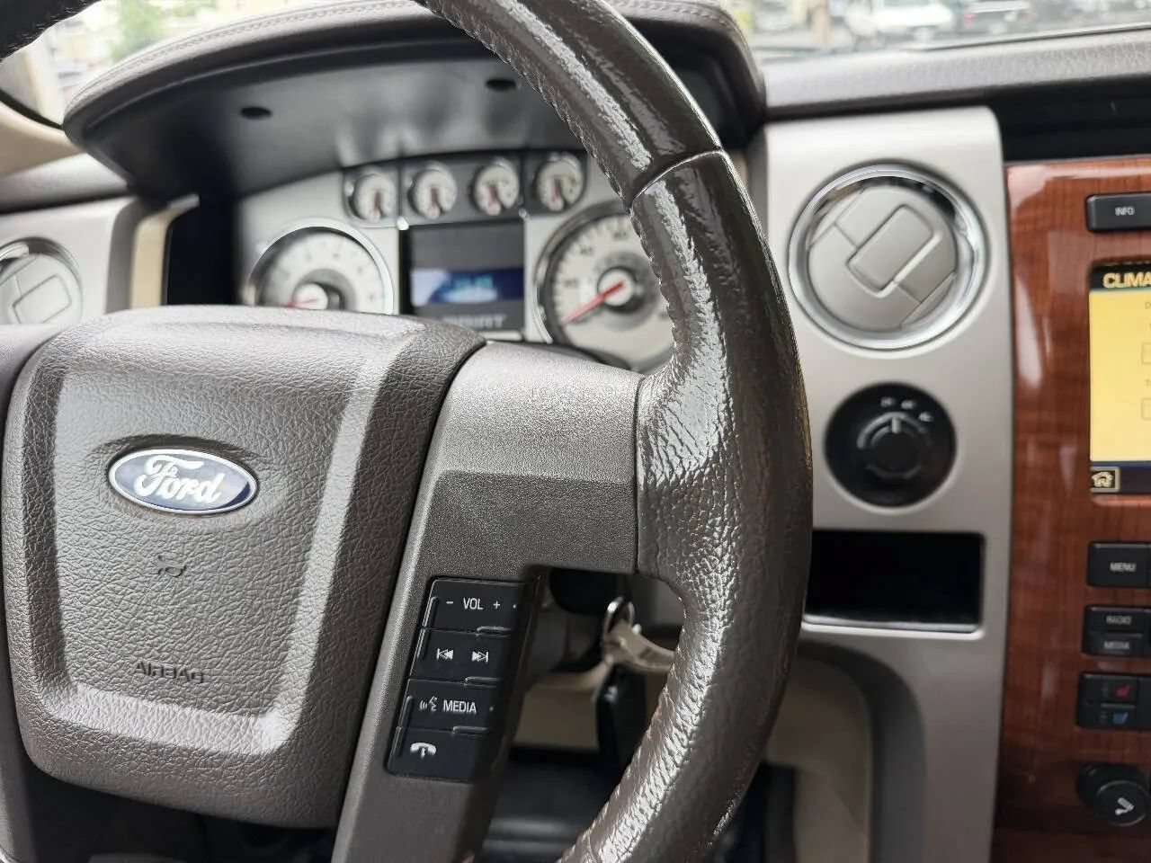 Used 2010 Ford F150 Lariat AWD/4WD image 38