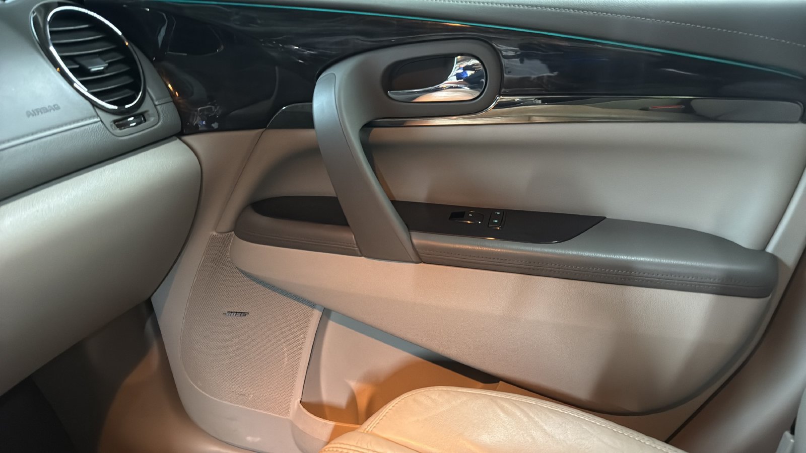 Used 2016 Buick Enclave Premium w/ Experience Buick Package FWD image 23