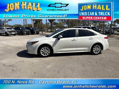 Used 2021 Toyota Corolla LE w/ LE Convenience Package image 3