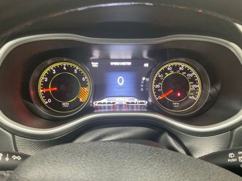 Used 2017 Jeep Cherokee Overland w/ Technology Group image 8