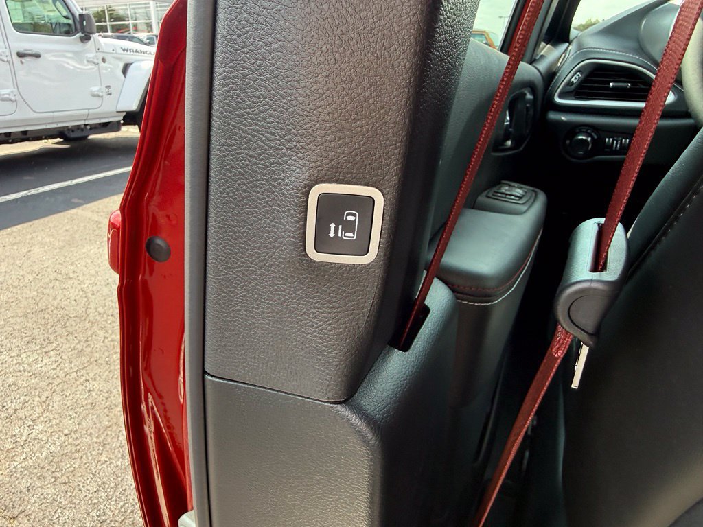 New 2027 Chrysler Pacifica Select FWD image 35