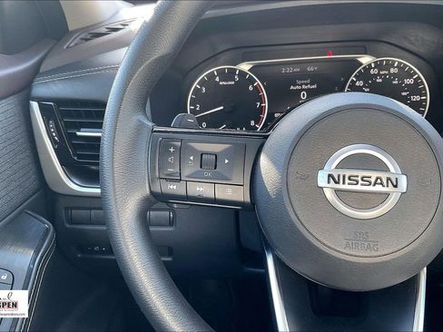 Used 2023 Nissan Rogue SV image 16