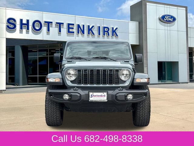 Used 2025 Jeep Gladiator Sport AWD/4WD image 2