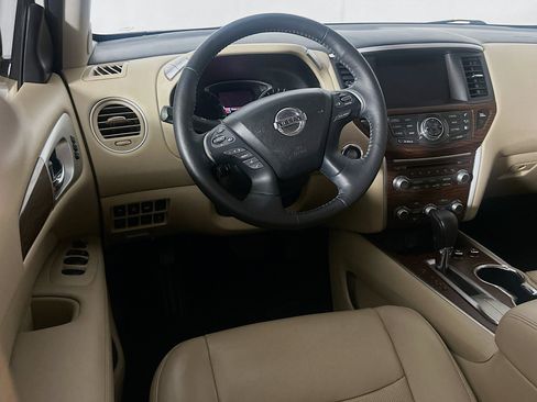 Used 2020 Nissan Pathfinder Platinum w/ Cargo Package image 18