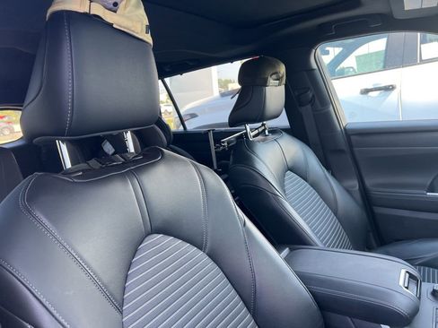 Used 2023 Toyota Highlander XSE image 12