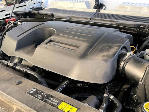 Used 2024 Land Rover Defender 130 S image 31