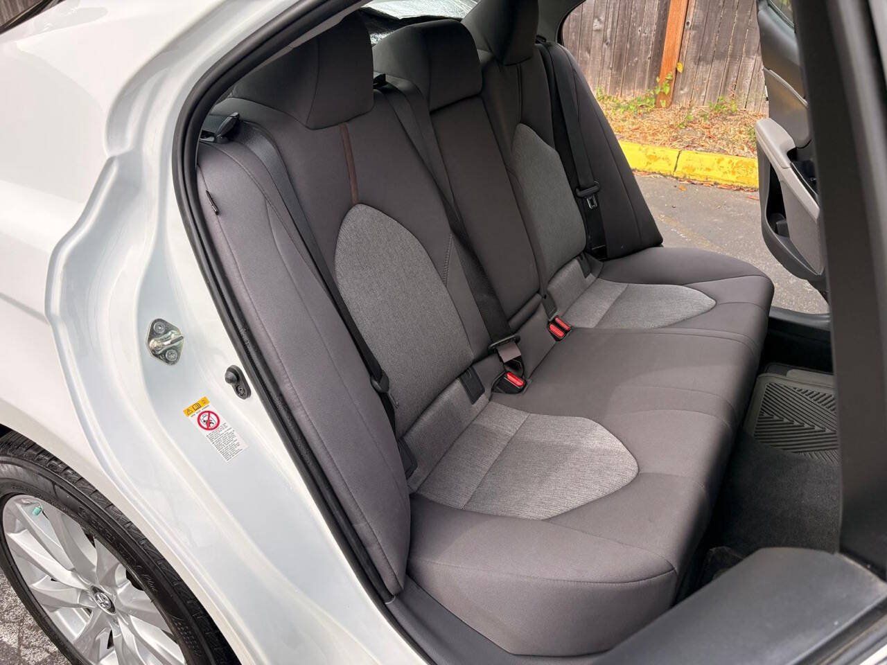 Used 2018 Toyota Camry LE FWD image 18