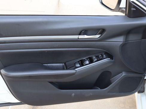 Used 2023 Nissan Altima 2.5 SV FWD image 19