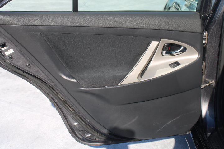 Used 2010 Toyota Camry SE FWD image 12