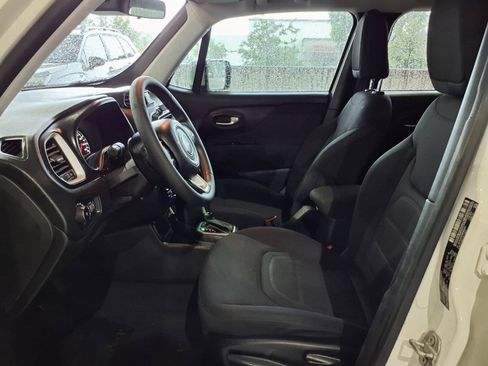 Used 2021 Jeep Renegade Latitude FWD image 19