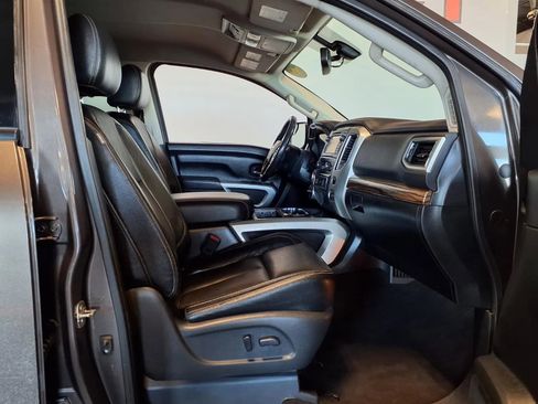Used 2017 Nissan Titan SL AWD/4WD image 9