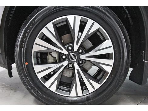 Used 2023 Nissan Rogue SV image 29