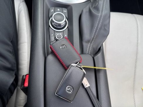 Used 2021 MAZDA MX-5 Miata RF Grand Touring image 16