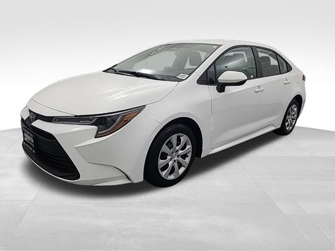 Used 2025 Toyota Corolla LE image 9