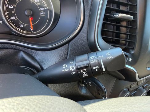 Used 2020 Jeep Cherokee Latitude image 28