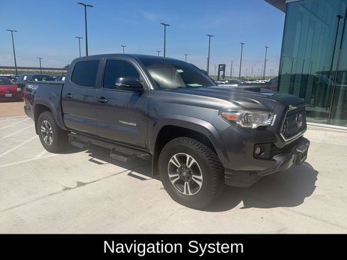 Used 2019 Toyota Tacoma TRD Sport AWD/4WD image 3