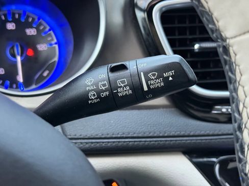 Used 2018 Chrysler Pacifica Limited image 36