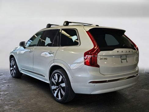 Used 2023 Volvo XC90 T8 Ultimate w/ Lounge Package image 4