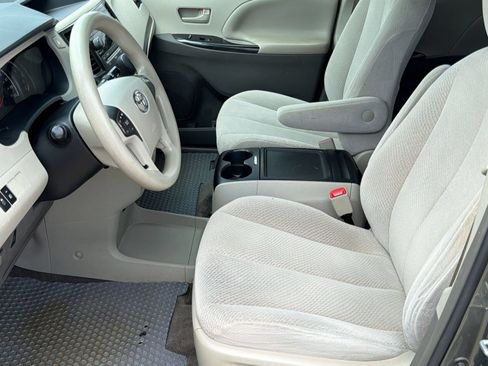 Used 2013 Toyota Sienna LE FWD image 5