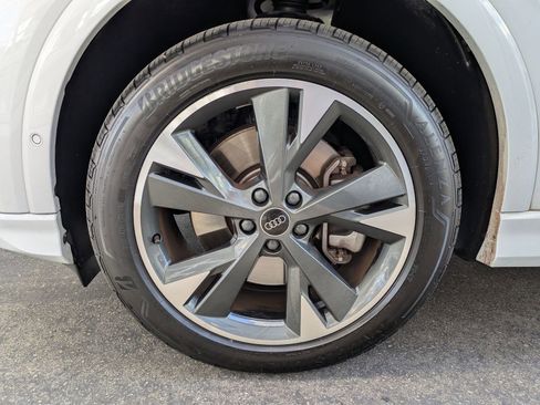 Used 2024 Audi Q4 e-tron Prestige image 26