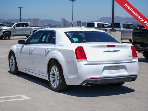 Used 2016 Chrysler 300 Limited RWD image 8